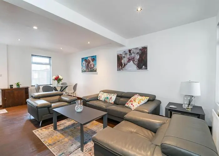 Belfast Newly Refurbished 3 Bed House